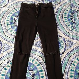 Ripped knee skinny jeans